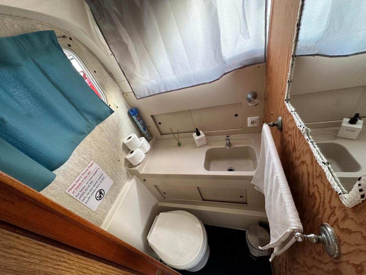 !!Boat With Ac In Port Forum 2 Bikes Included!! Hotel Sant Adria de Besos Buitenkant foto