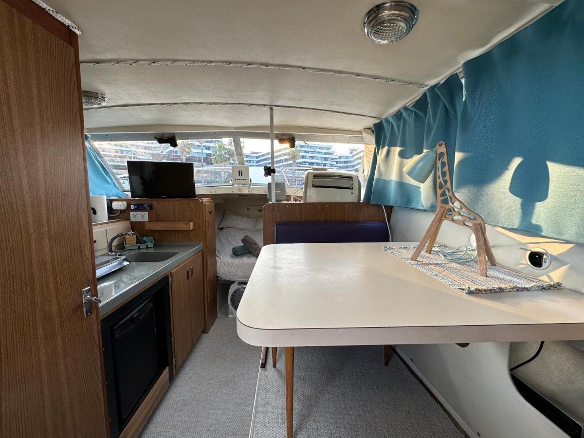 !!Boat With Ac In Port Forum 2 Bikes Included!! Hotel Sant Adria de Besos Buitenkant foto